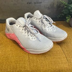 Euc Nike metcons pink and grey size 8